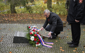 Piení akt ke Dni válečných veteránů