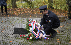 Piení akt ke Dni válečných veteránů